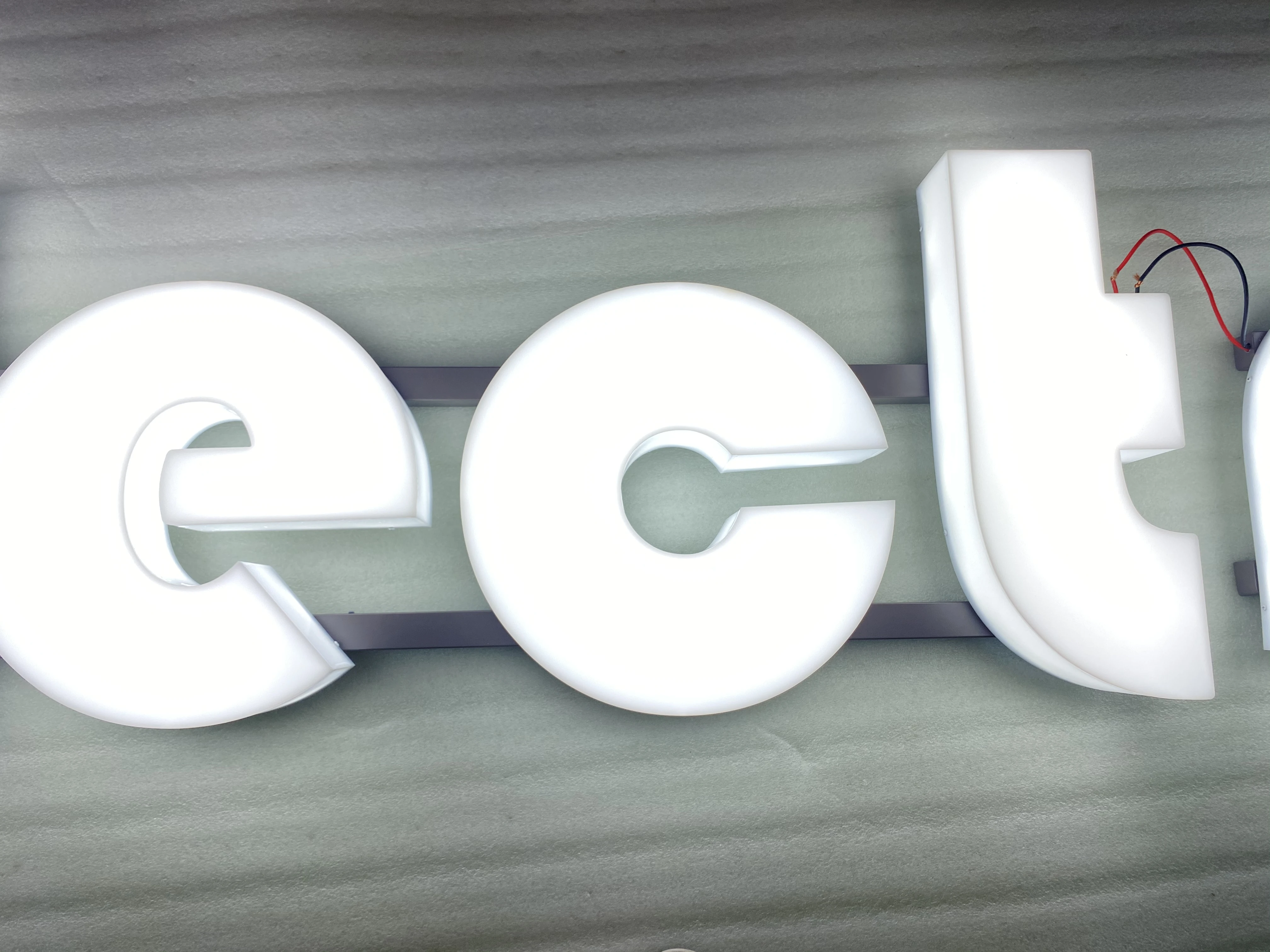 Fully illuminated dimensional Acrylic letters